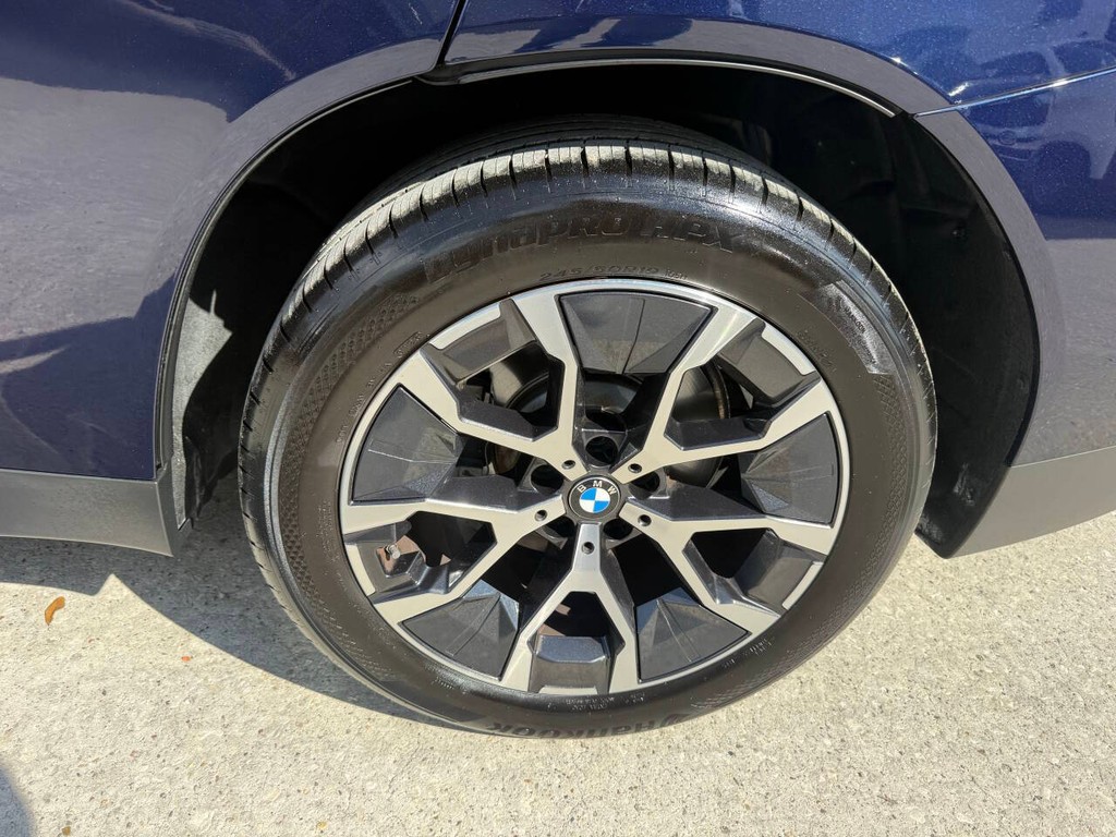 BMW X3 Vehicle Full-screen Gallery Image 32