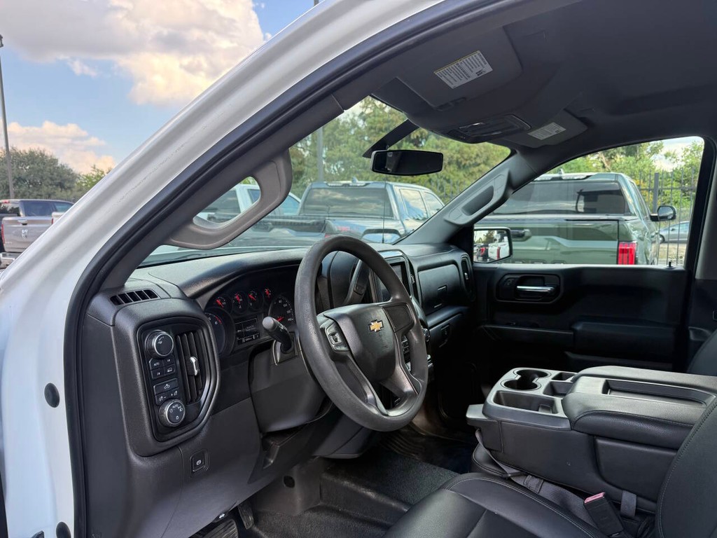 Chevrolet Silverado 1500 Vehicle Full-screen Gallery Image 06