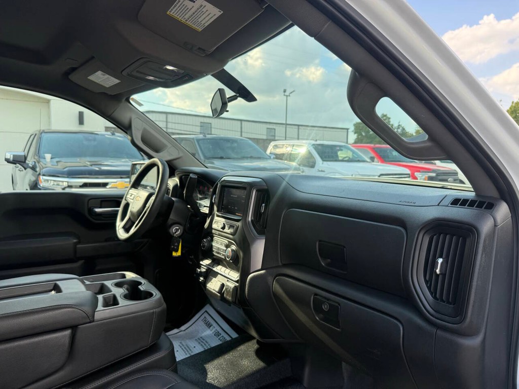Chevrolet Silverado 1500 Vehicle Full-screen Gallery Image 09