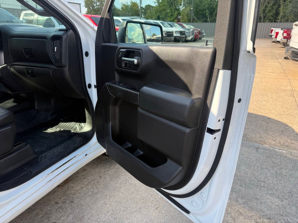 Chevrolet Silverado 1500 Vehicle Full-screen Gallery Image 11