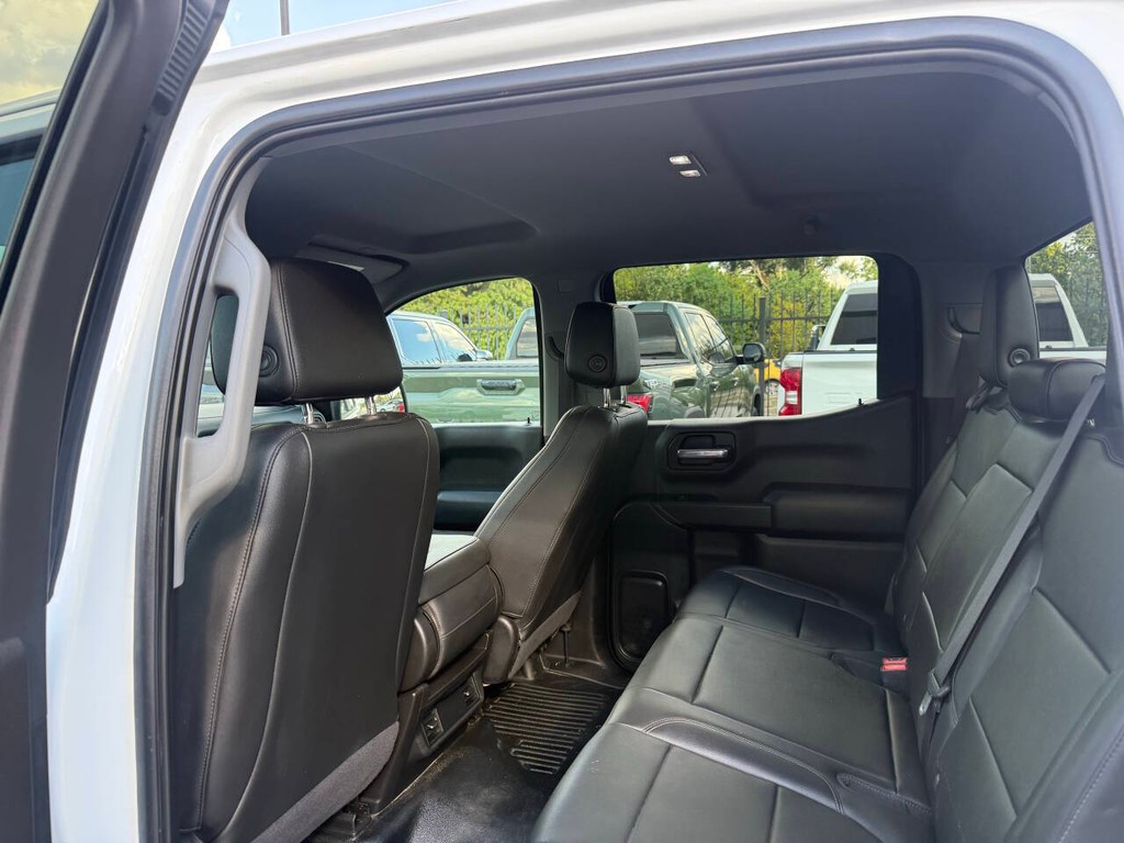 Chevrolet Silverado 1500 Vehicle Full-screen Gallery Image 12