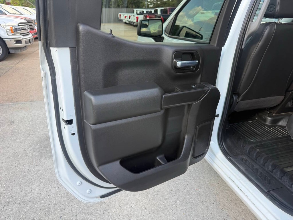 Chevrolet Silverado 1500 Vehicle Full-screen Gallery Image 14