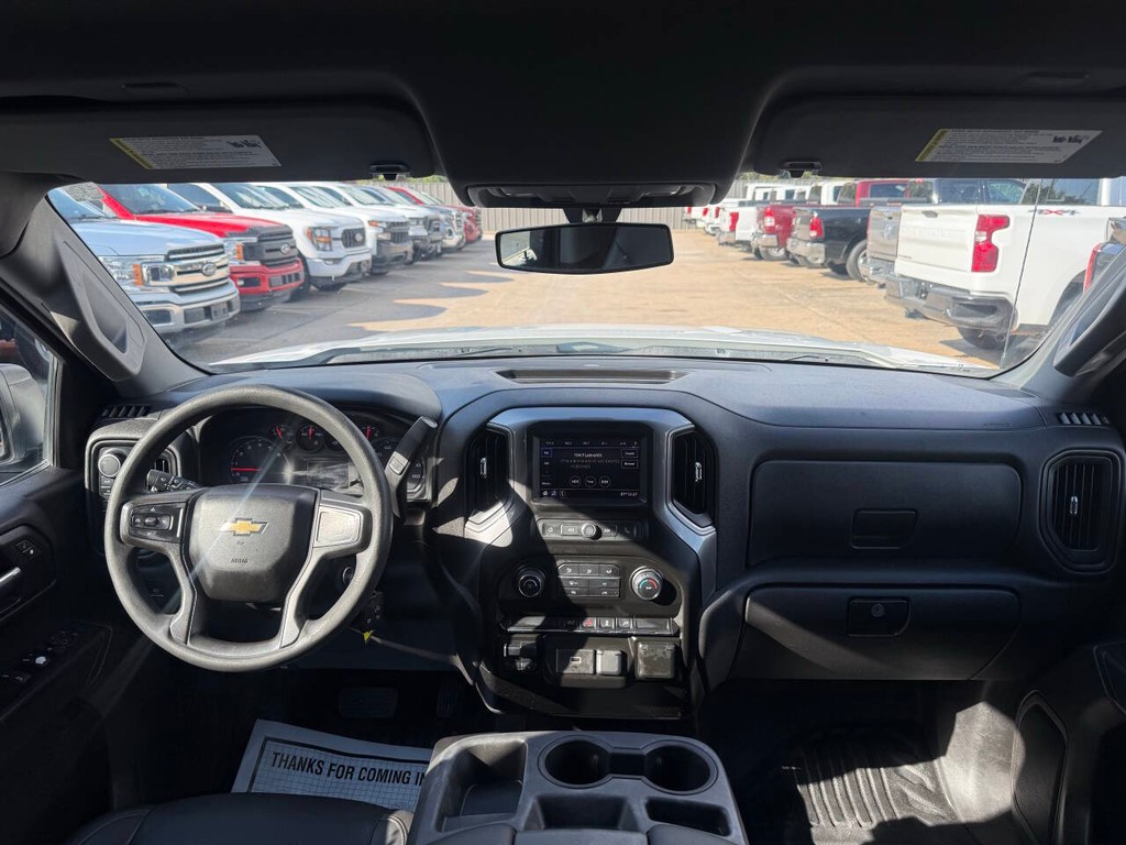 Chevrolet Silverado 1500 Vehicle Full-screen Gallery Image 17