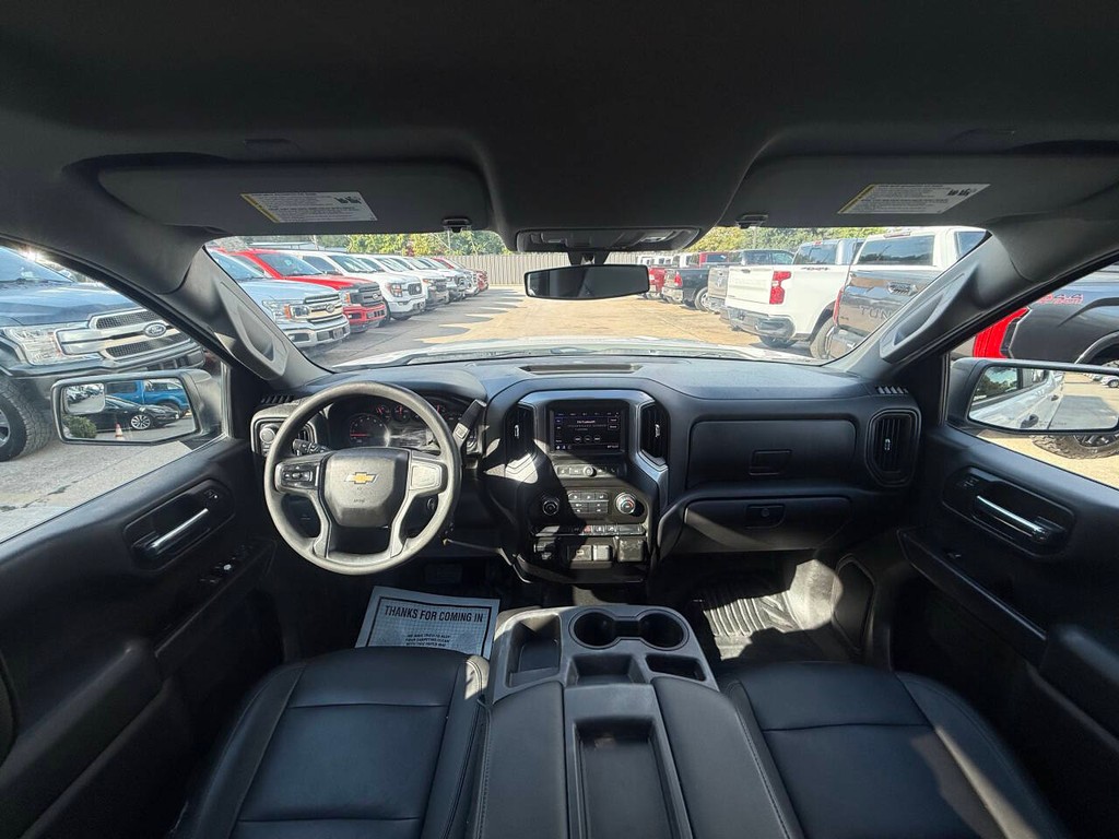 Chevrolet Silverado 1500 Vehicle Full-screen Gallery Image 18