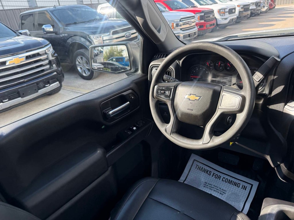 Chevrolet Silverado 1500 Vehicle Full-screen Gallery Image 19