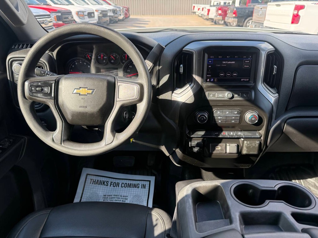 Chevrolet Silverado 1500 Vehicle Full-screen Gallery Image 21