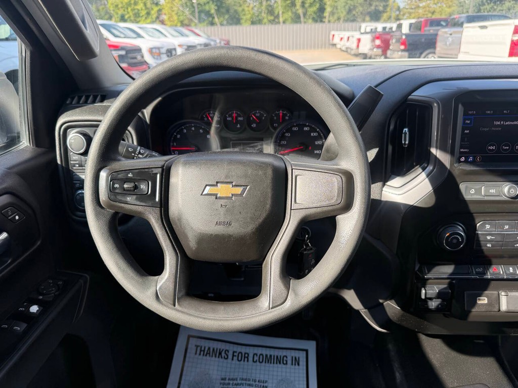 Chevrolet Silverado 1500 Vehicle Full-screen Gallery Image 22