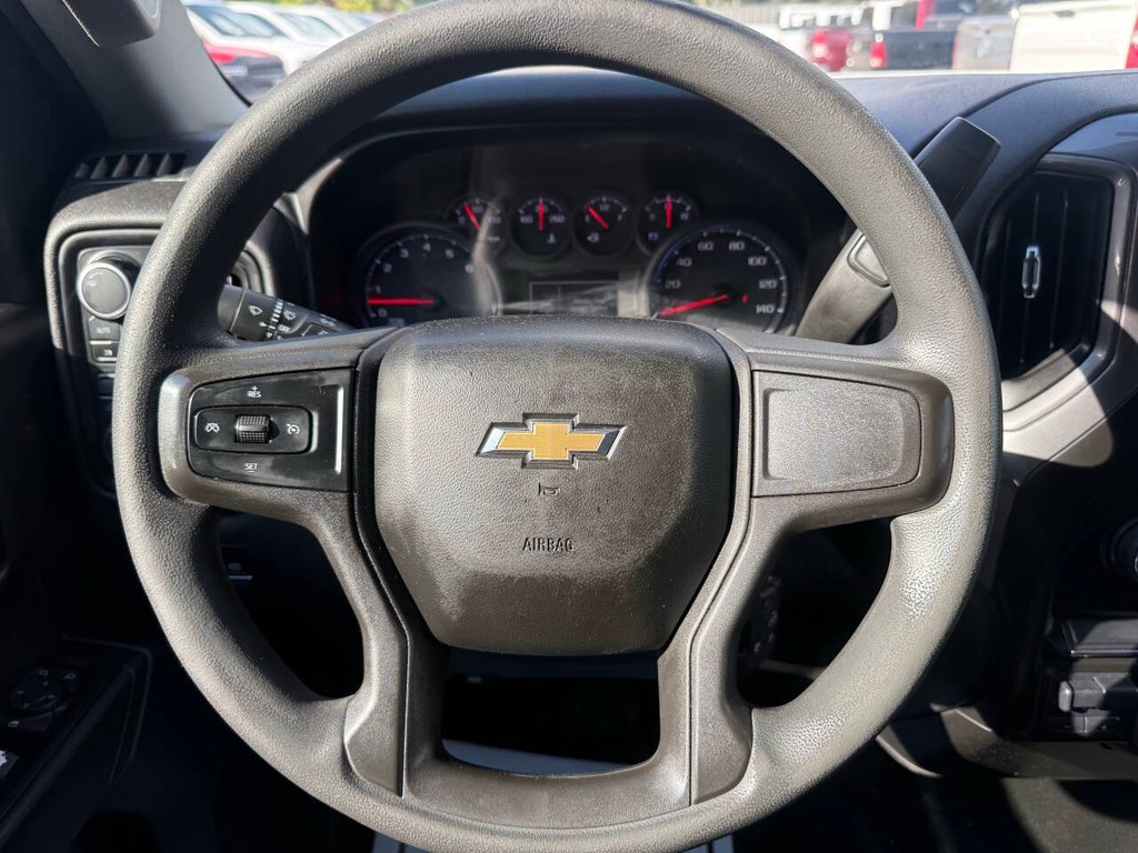 Chevrolet Silverado 1500 Vehicle Full-screen Gallery Image 23