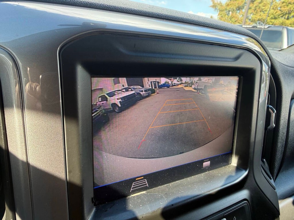 Chevrolet Silverado 1500 Vehicle Full-screen Gallery Image 25