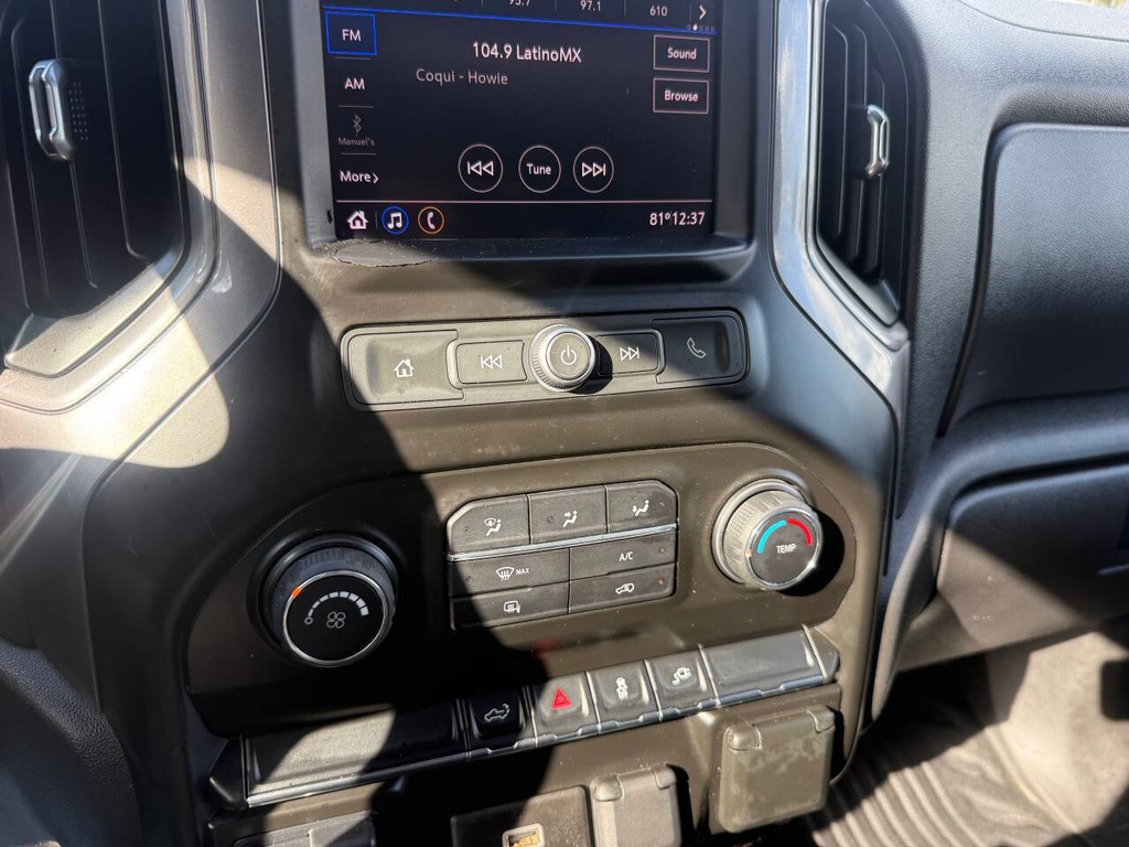 Chevrolet Silverado 1500 Vehicle Full-screen Gallery Image 28
