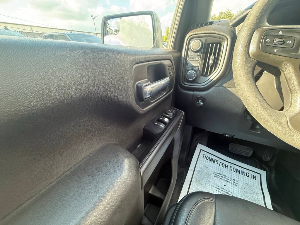 Chevrolet Silverado 1500 Vehicle Full-screen Gallery Image 31