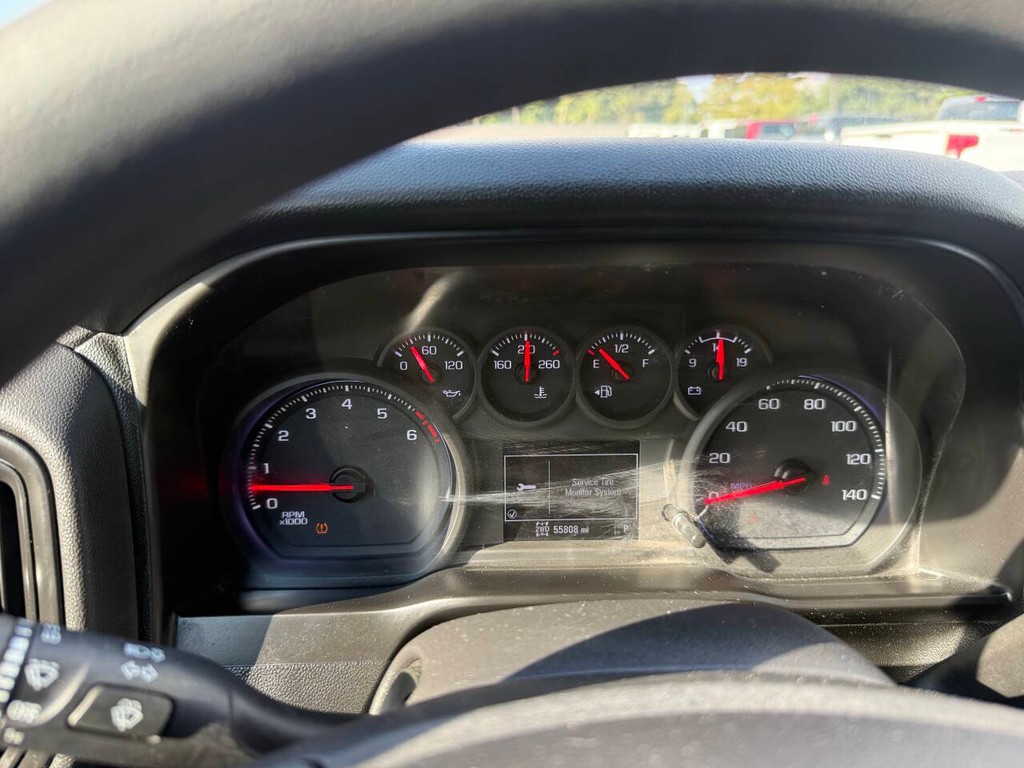 Chevrolet Silverado 1500 Vehicle Full-screen Gallery Image 32