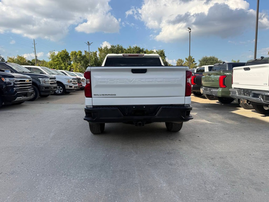 Chevrolet Silverado 1500 Vehicle Full-screen Gallery Image 38