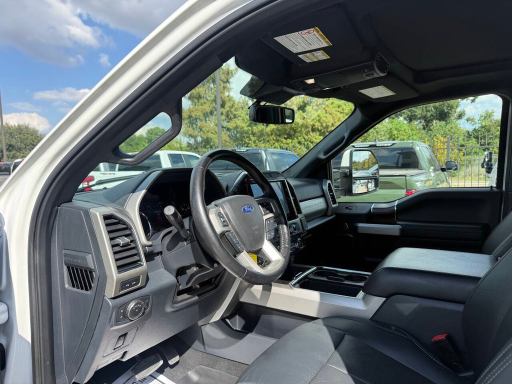 Ford Super Duty F-250 SRW Vehicle Full-screen Gallery Image 06