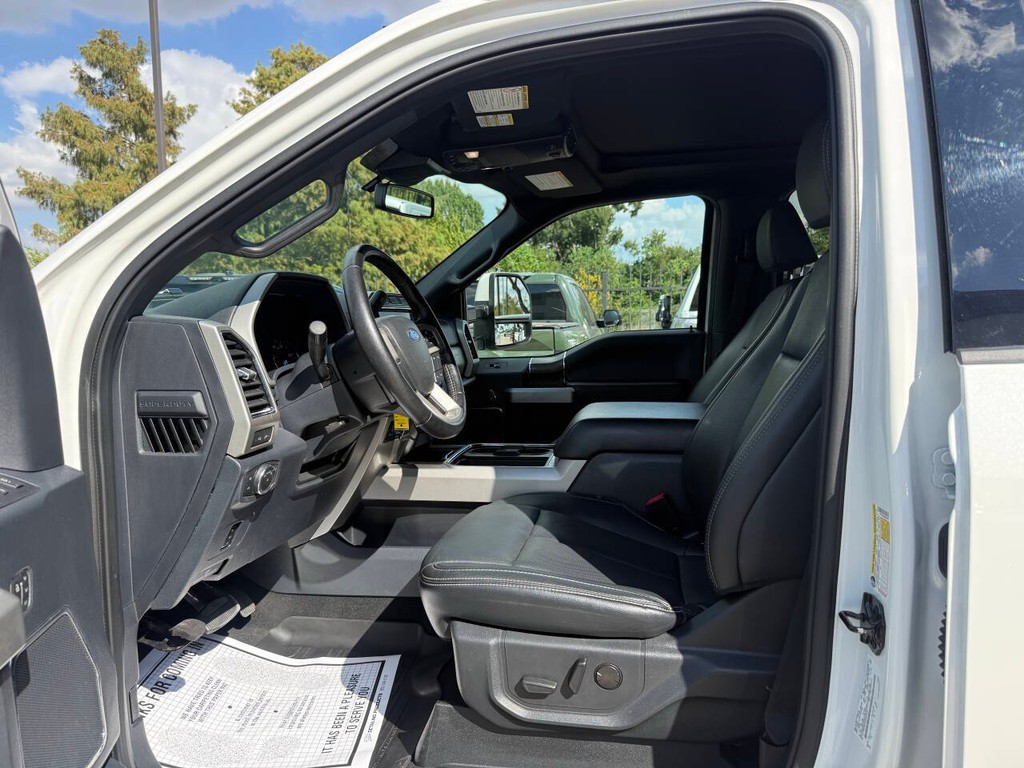Ford Super Duty F-250 SRW Vehicle Full-screen Gallery Image 07