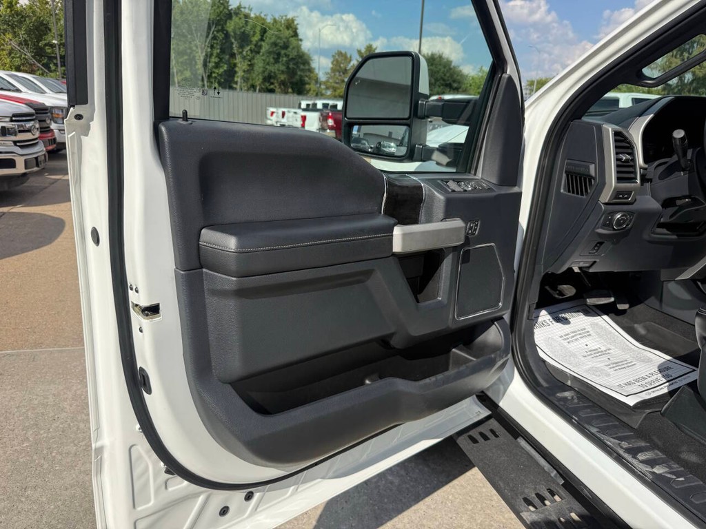 Ford Super Duty F-250 SRW Vehicle Full-screen Gallery Image 08