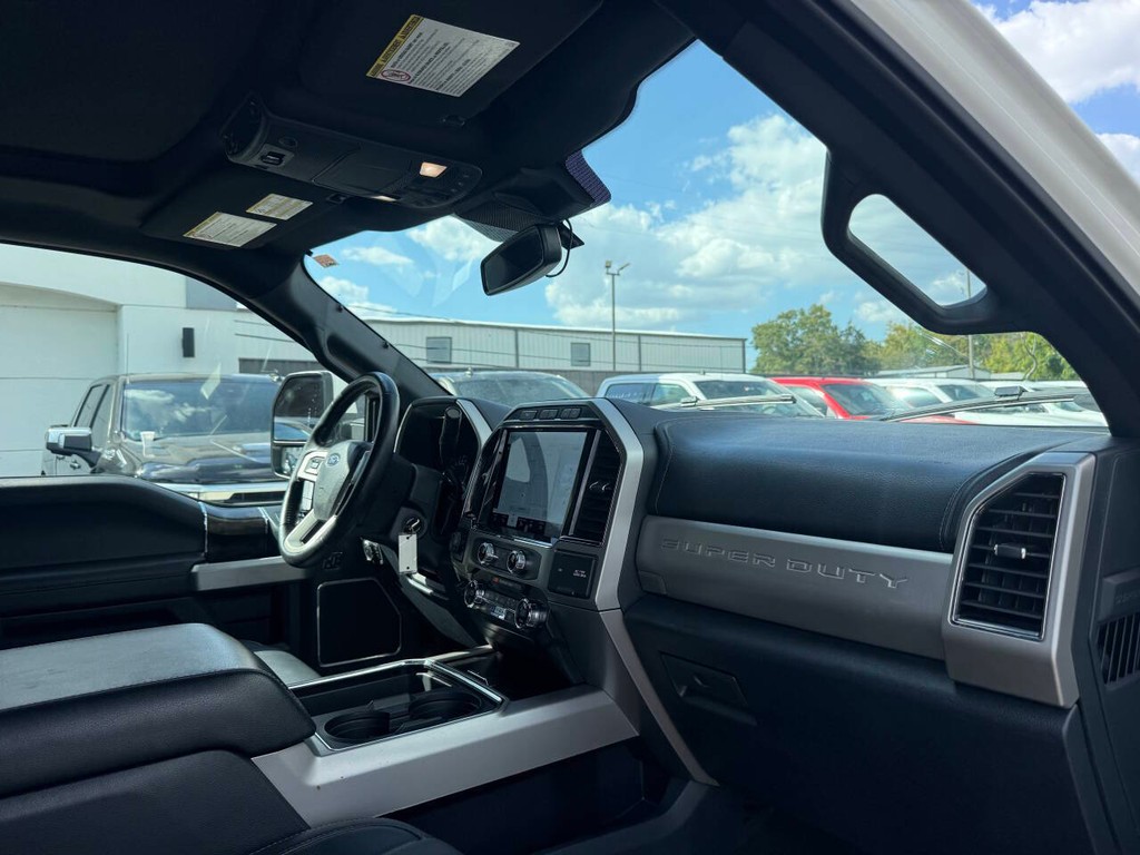 Ford Super Duty F-250 SRW Vehicle Full-screen Gallery Image 09