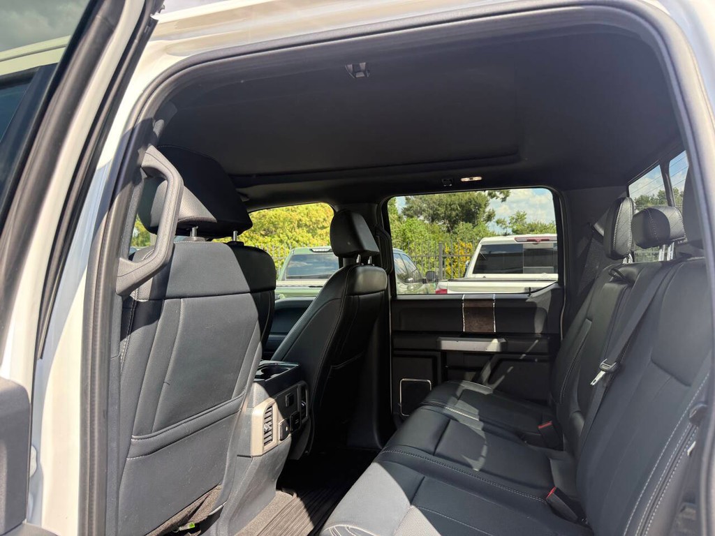 Ford Super Duty F-250 SRW Vehicle Full-screen Gallery Image 12