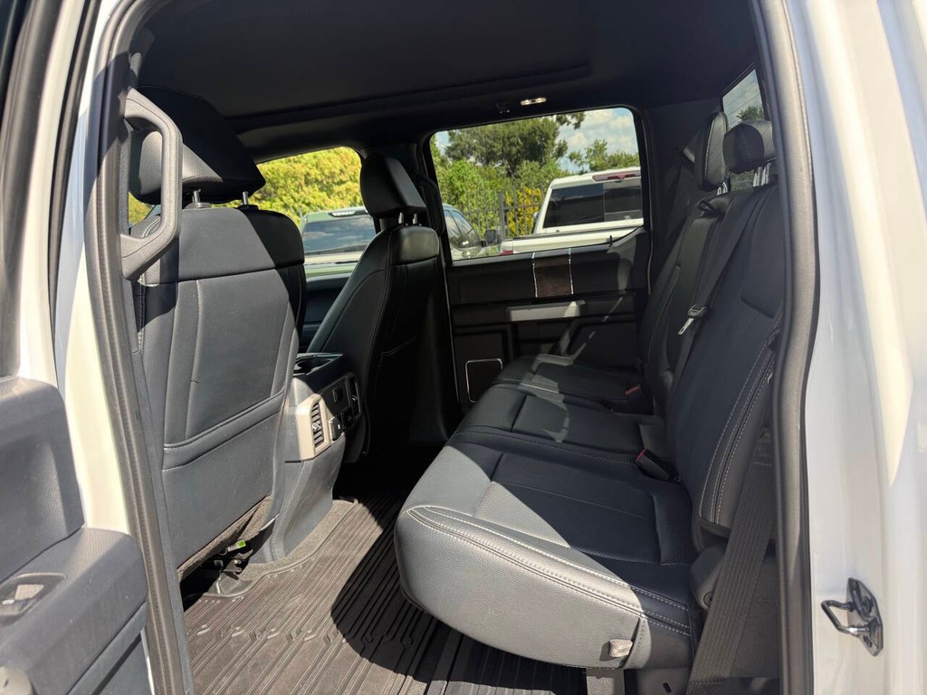 Ford Super Duty F-250 SRW Vehicle Full-screen Gallery Image 13