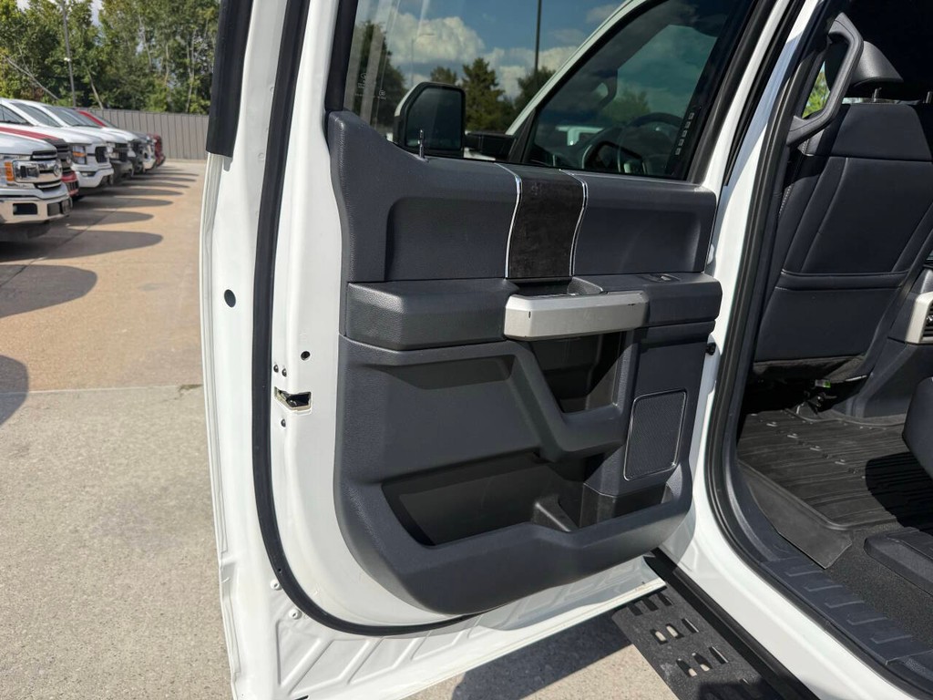 Ford Super Duty F-250 SRW Vehicle Full-screen Gallery Image 14