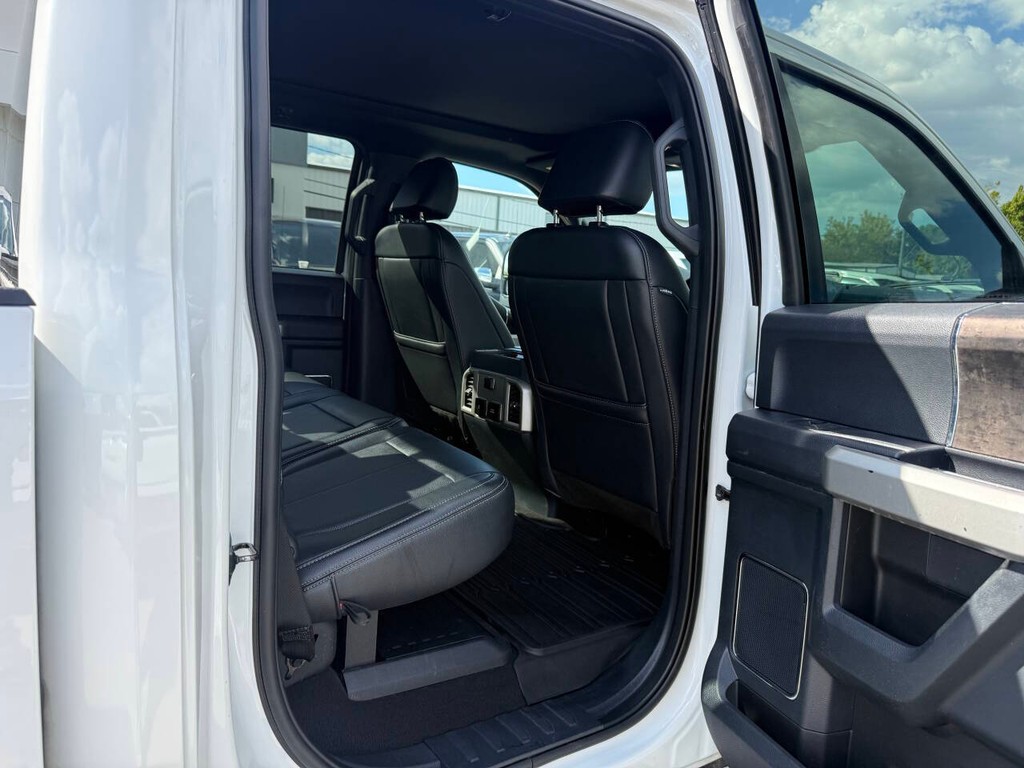 Ford Super Duty F-250 SRW Vehicle Full-screen Gallery Image 15