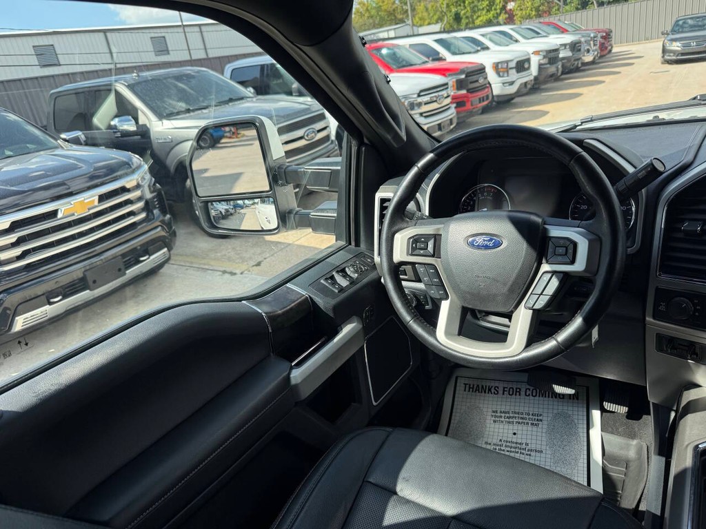 Ford Super Duty F-250 SRW Vehicle Full-screen Gallery Image 19