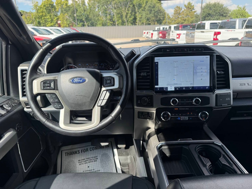 Ford Super Duty F-250 SRW Vehicle Full-screen Gallery Image 21