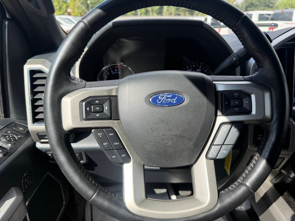 Ford Super Duty F-250 SRW Vehicle Full-screen Gallery Image 23