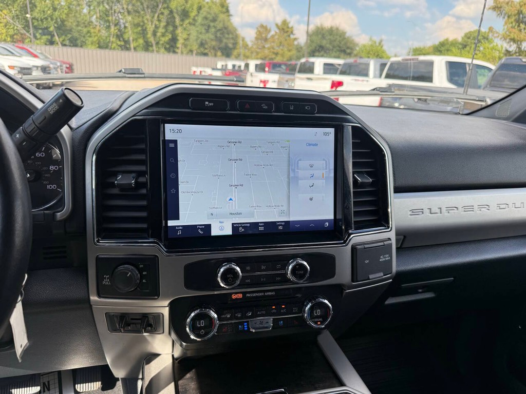 Ford Super Duty F-250 SRW Vehicle Full-screen Gallery Image 24