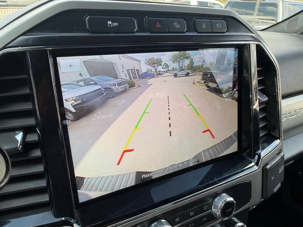 Ford Super Duty F-250 SRW Vehicle Full-screen Gallery Image 27