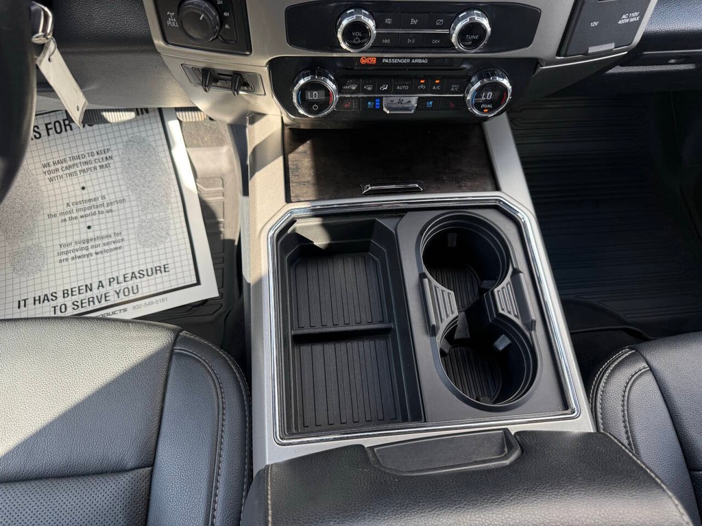 Ford Super Duty F-250 SRW Vehicle Full-screen Gallery Image 29