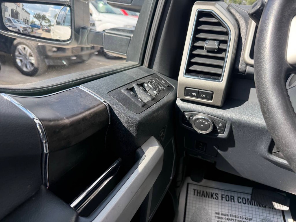 Ford Super Duty F-250 SRW Vehicle Full-screen Gallery Image 30