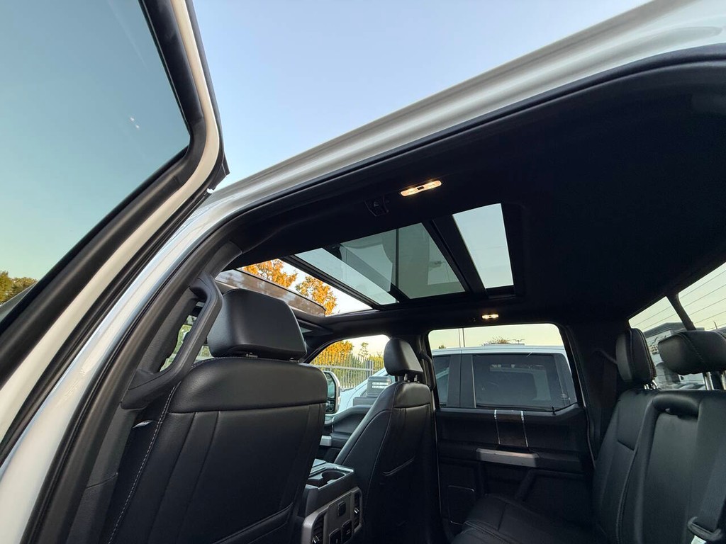 Ford Super Duty F-250 SRW Vehicle Full-screen Gallery Image 32