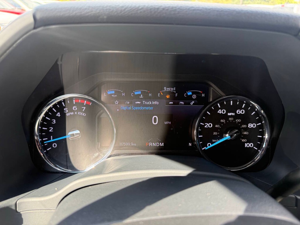 Ford Super Duty F-250 SRW Vehicle Full-screen Gallery Image 33