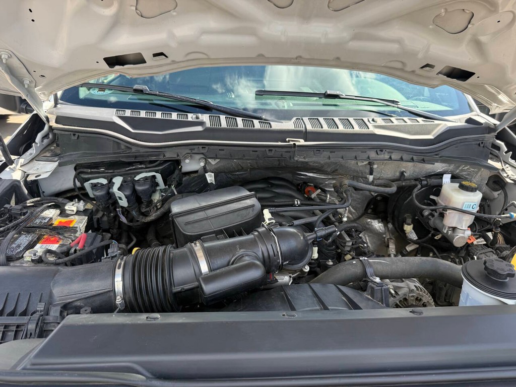 Ford Super Duty F-250 SRW Vehicle Full-screen Gallery Image 36