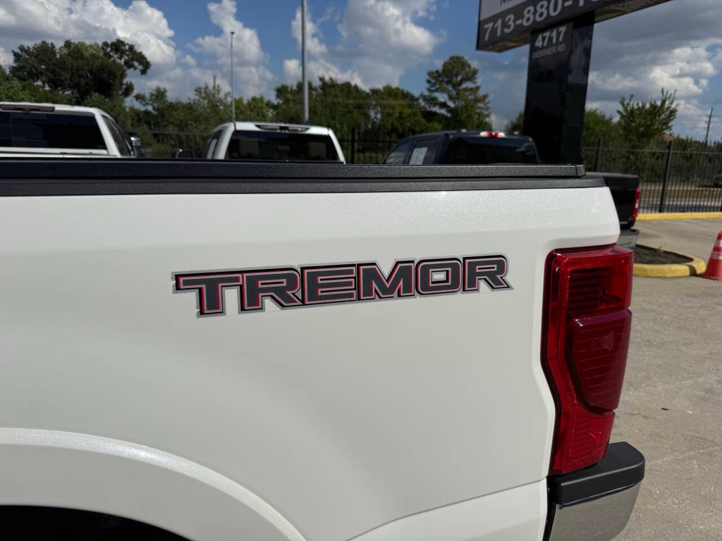 Ford Super Duty F-250 SRW Vehicle Full-screen Gallery Image 40