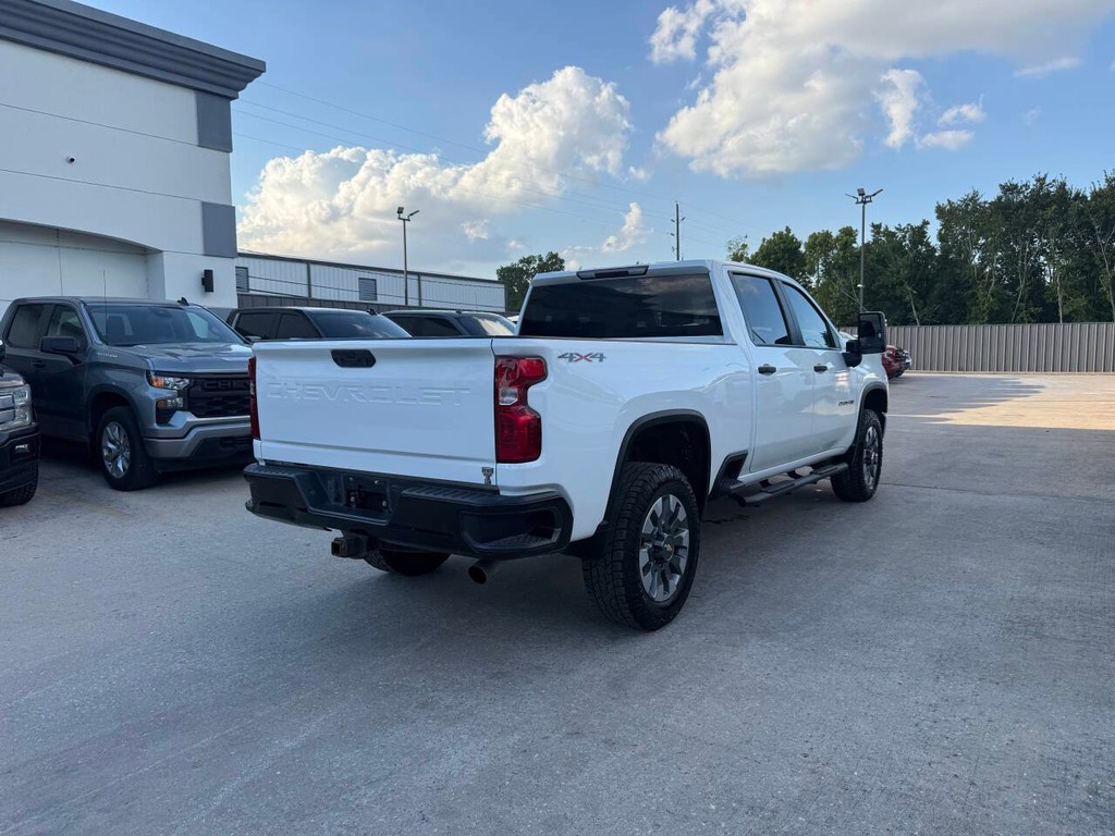 Chevrolet Silverado 2500HD Vehicle Full-screen Gallery Image 05