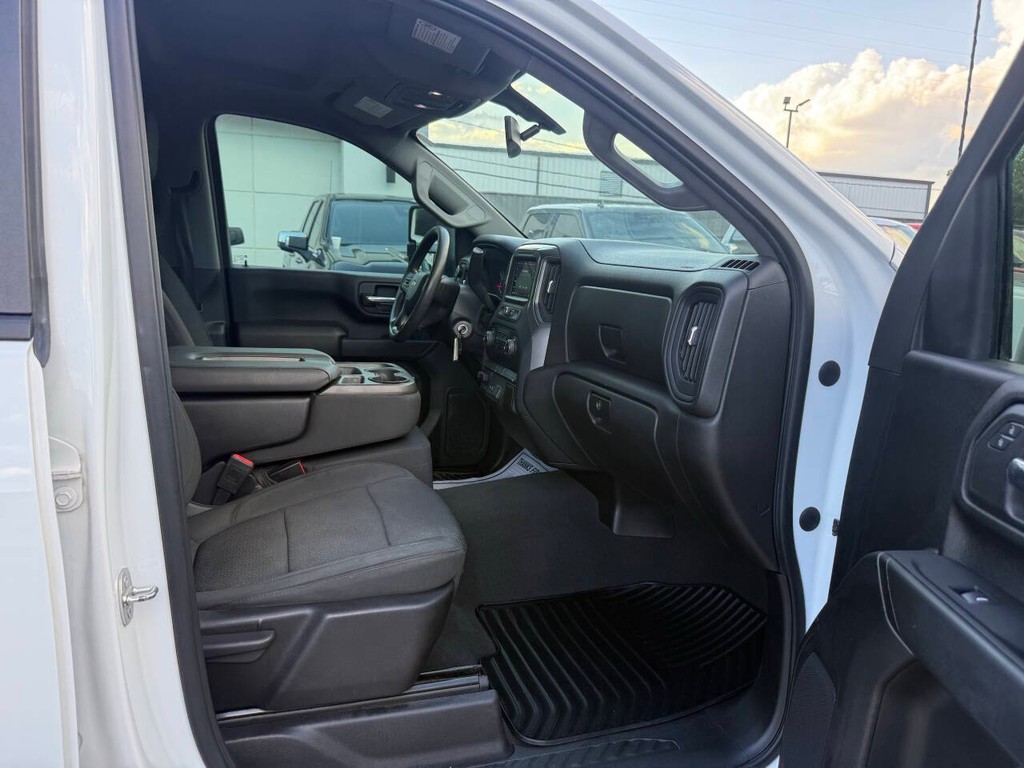 Chevrolet Silverado 2500HD Vehicle Full-screen Gallery Image 10