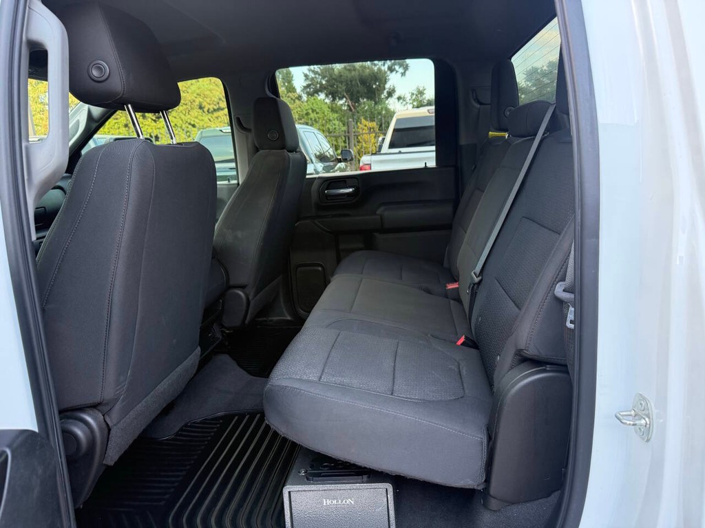 Chevrolet Silverado 2500HD Vehicle Full-screen Gallery Image 13