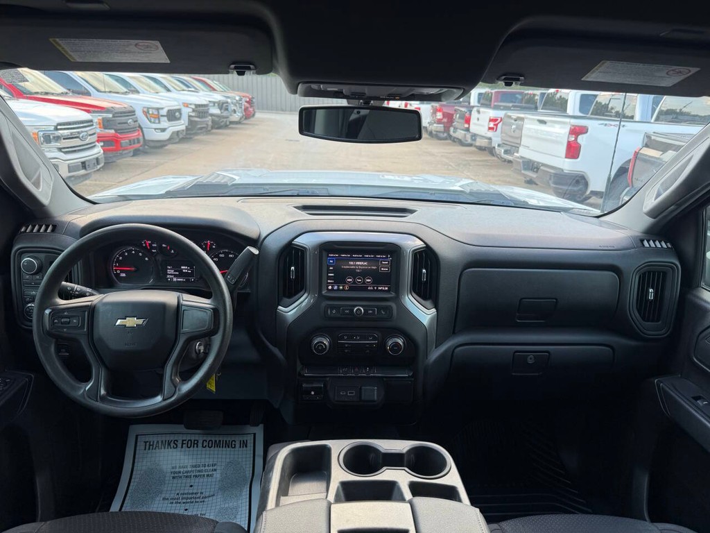 Chevrolet Silverado 2500HD Vehicle Full-screen Gallery Image 17
