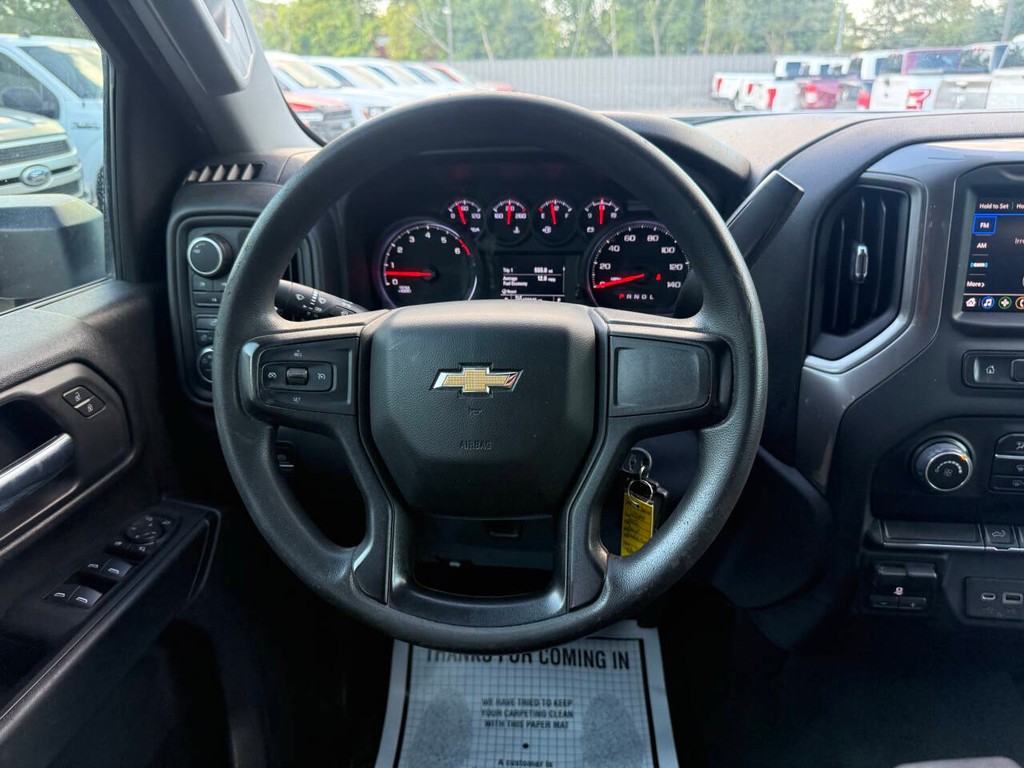Chevrolet Silverado 2500HD Vehicle Full-screen Gallery Image 22