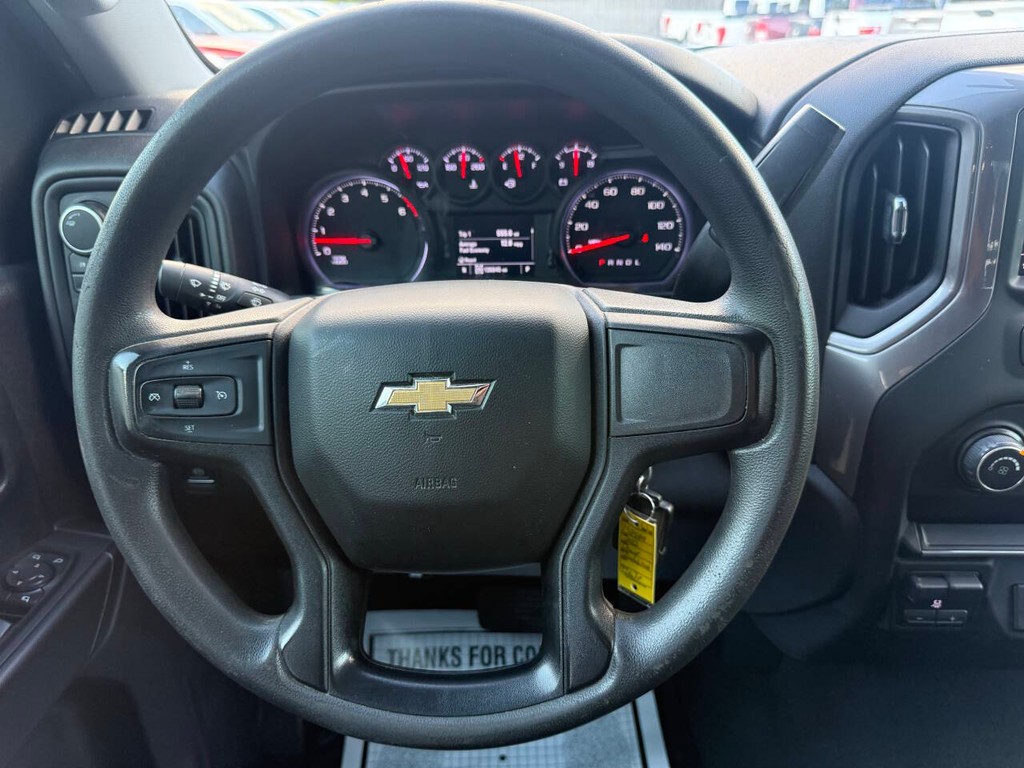 Chevrolet Silverado 2500HD Vehicle Full-screen Gallery Image 23