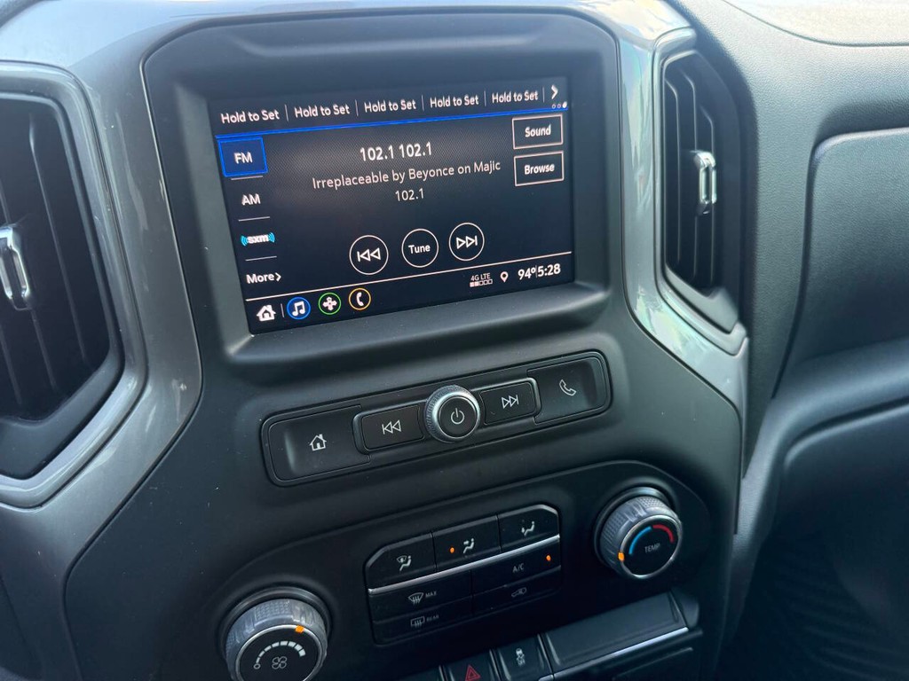 Chevrolet Silverado 2500HD Vehicle Full-screen Gallery Image 27
