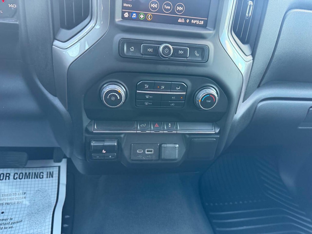 Chevrolet Silverado 2500HD Vehicle Full-screen Gallery Image 29