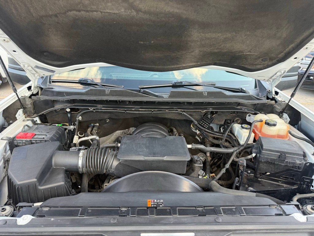 Chevrolet Silverado 2500HD Vehicle Full-screen Gallery Image 35