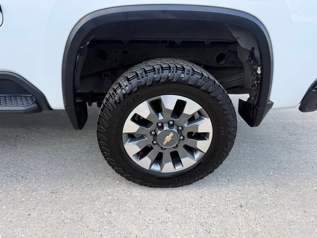 Chevrolet Silverado 2500HD Vehicle Full-screen Gallery Image 36