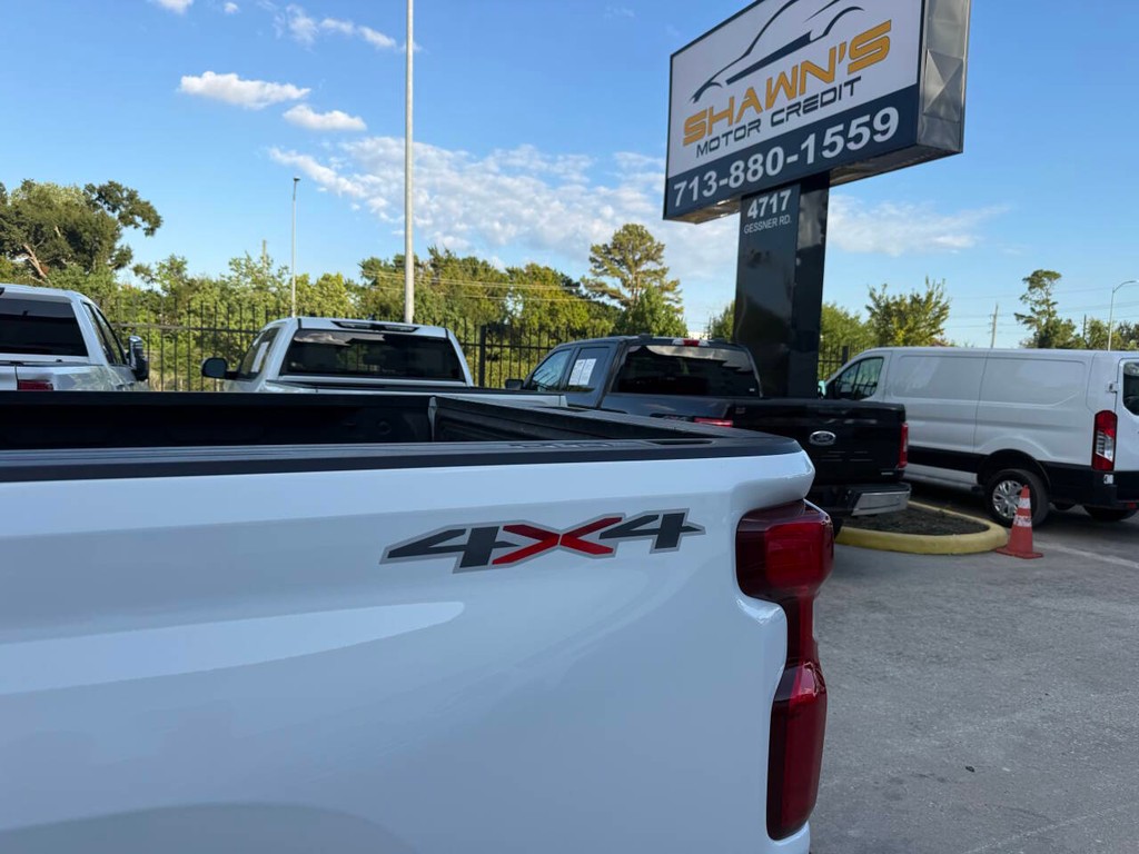Chevrolet Silverado 2500HD Vehicle Full-screen Gallery Image 37