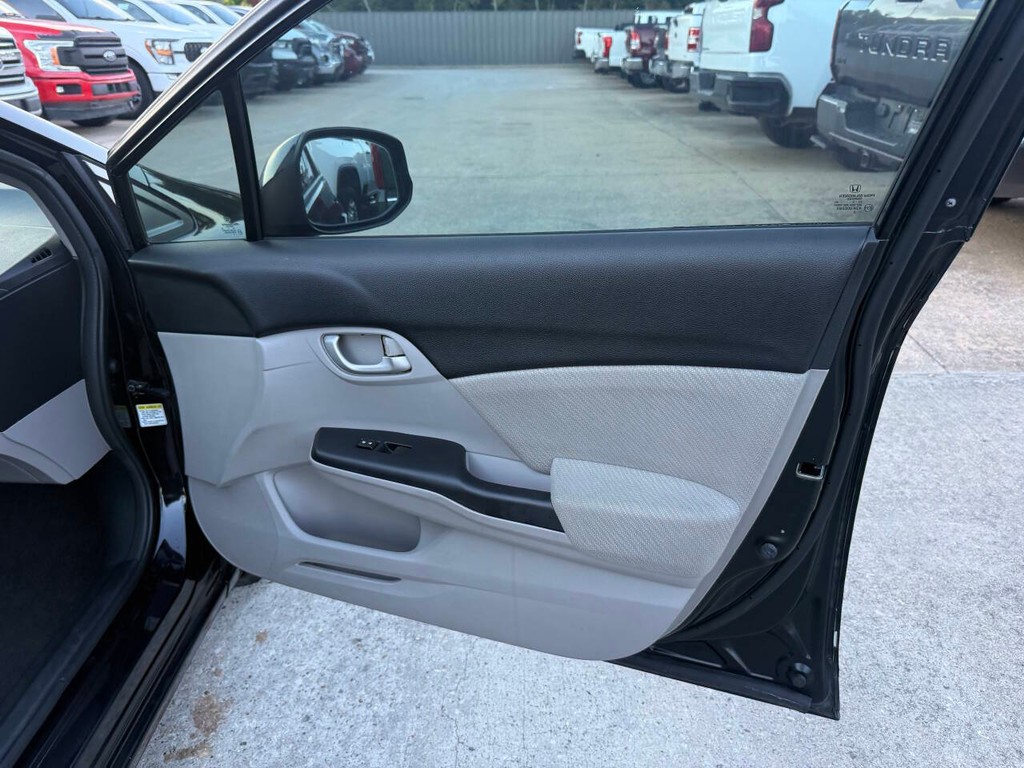 Honda Civic Vehicle Full-screen Gallery Image 11