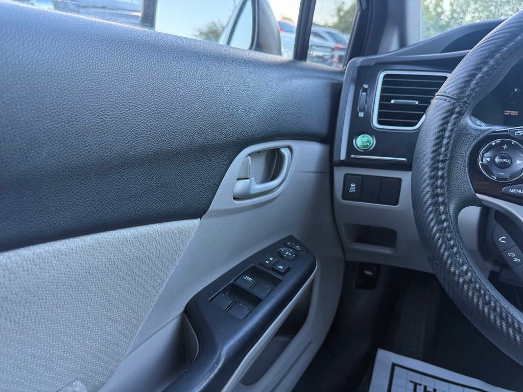 Honda Civic Vehicle Full-screen Gallery Image 30