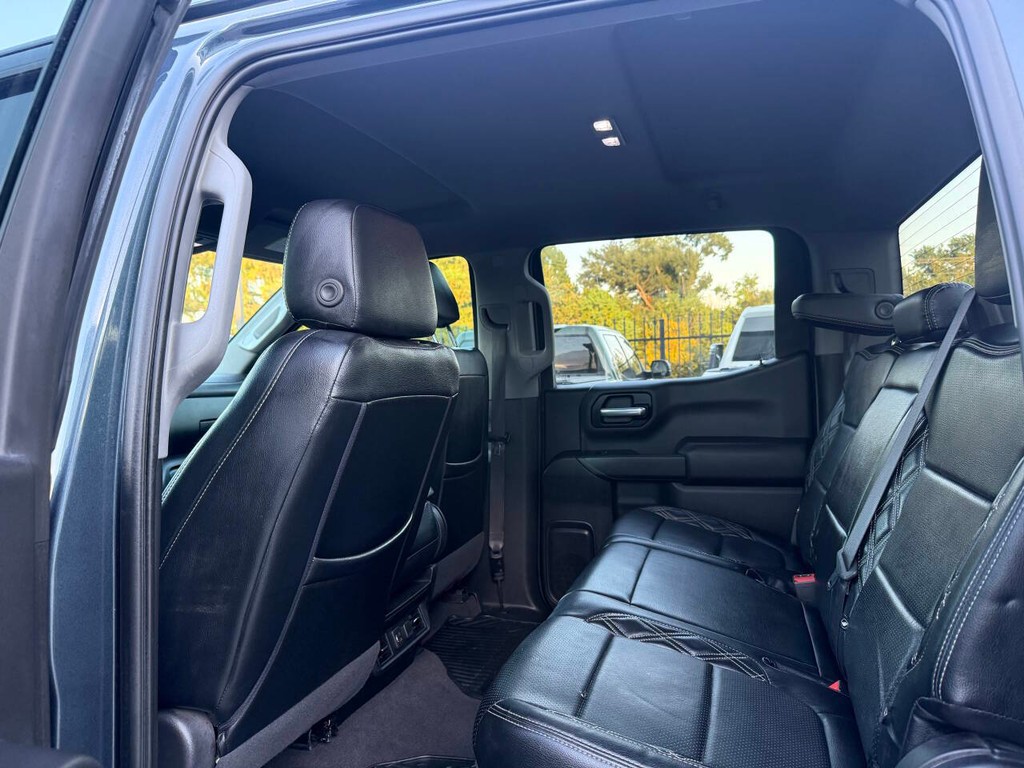 Chevrolet Silverado 1500 Vehicle Full-screen Gallery Image 12
